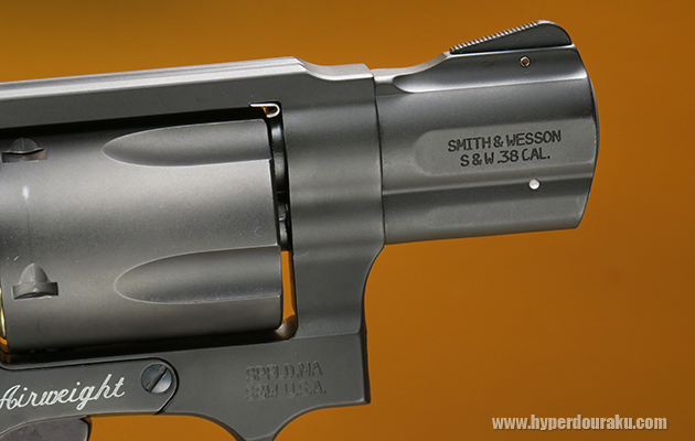 シュラウドとステンレス鋼製のライナー