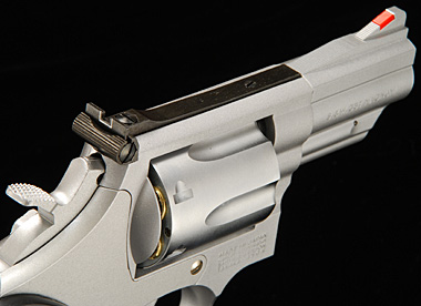 リアサイトはS&Wリボルバーの定番