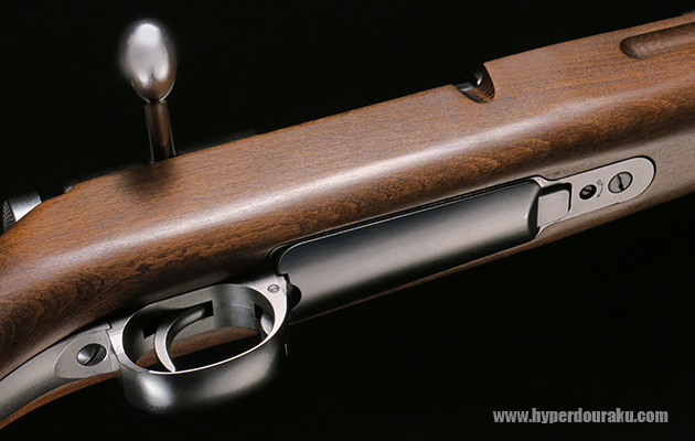 トリガーガードの前にある部分がマガジン