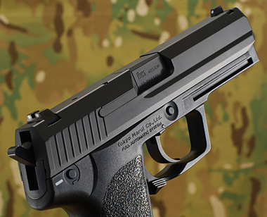 右側面は比較的シンプル