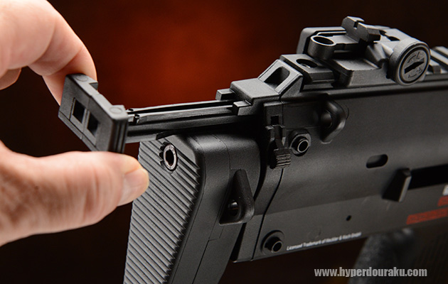 チャージングハンドル