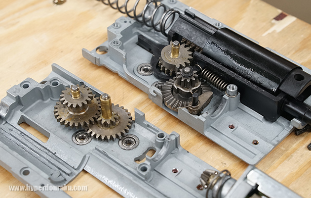 ギアはスチール製の4枚構成