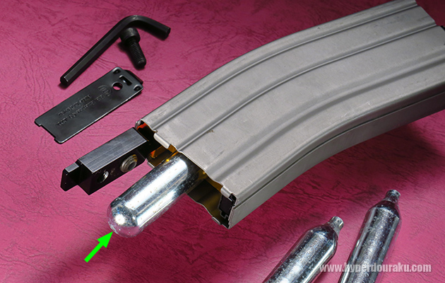 マガジンに挿入