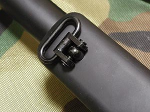 スリングスイベルを装着