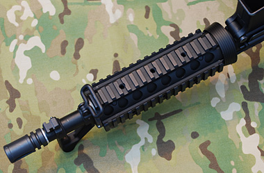 ホップアップダイアルはRASの下レールを外してバレル根元