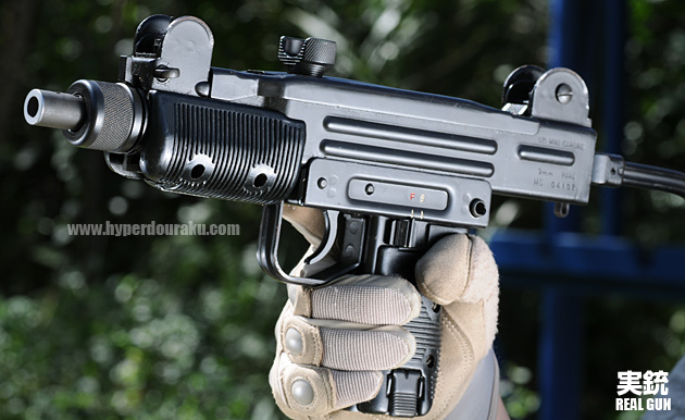 実銃のミニUZI 左側面