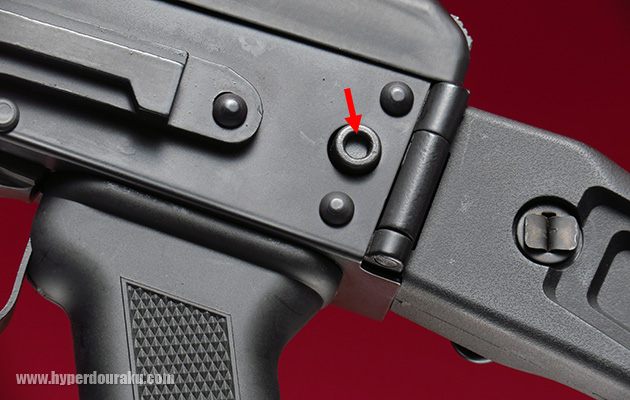 レシーバー左側の後端にあるボタン