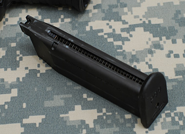 マガジンは亜鉛ダイキャスト製で装弾数は20発