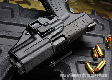 CQCシェルパホルスターにもシャコンと収まる