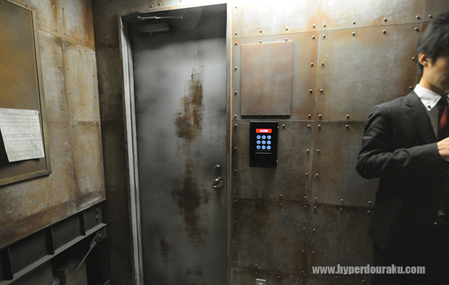 セキュリティスイッチの付いた扉