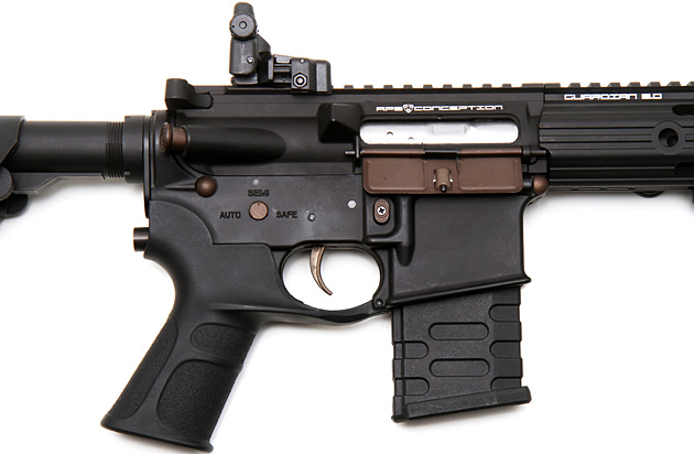 Stark Equipment社のSE-1を模したカスタムグリップ