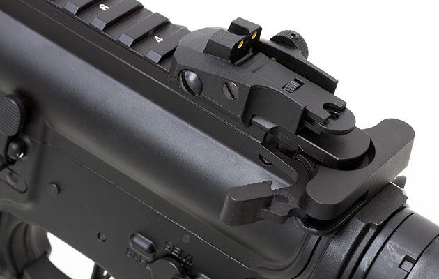 チャージングハンドル