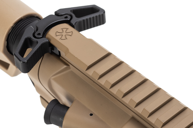 チャージングハンドル