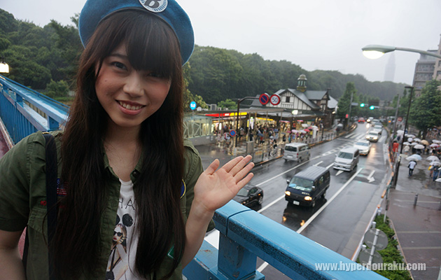 原宿駅で青ベレーの岸本すみれと合流