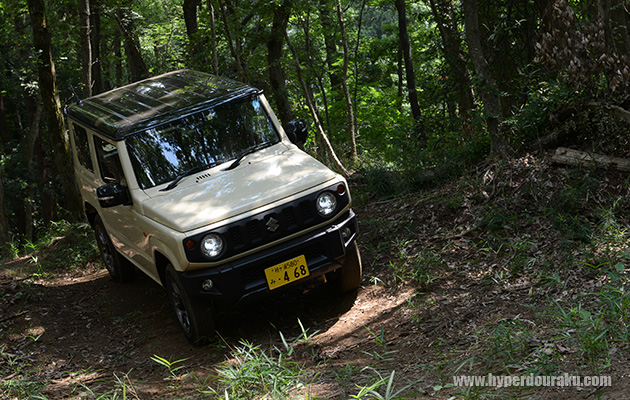 ステアリングダンパーが装備