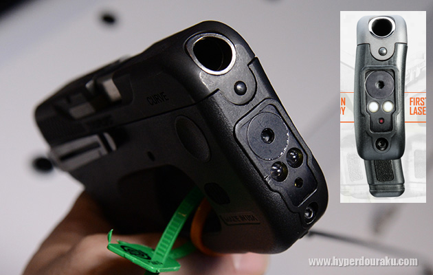 正面から見るとフレームが湾曲