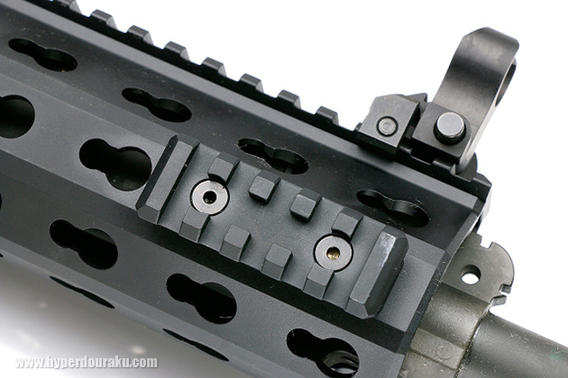 レールを取り付けられる