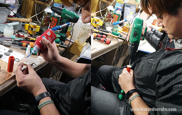 ピストンヘッドを前からネジで固定