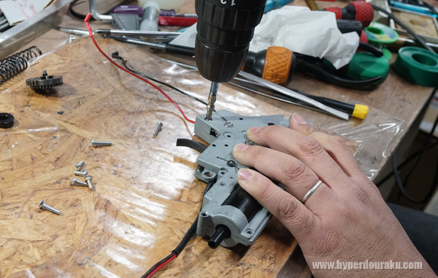 メカボックスのネジも交換