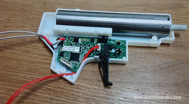 リニアモーター式の電動ガン