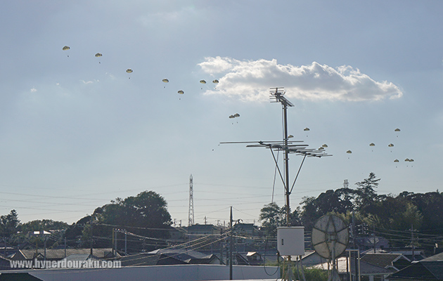 パラシュート降下