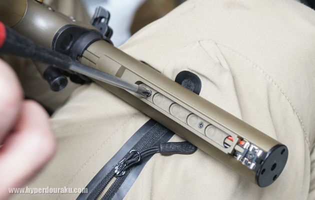 バッファチューブ下のレール