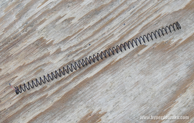 細長いスプリング