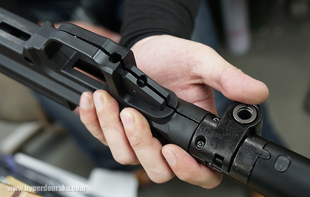 グリップ側の穴から