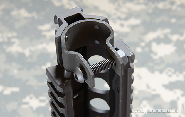 ボルト&ナットで固定