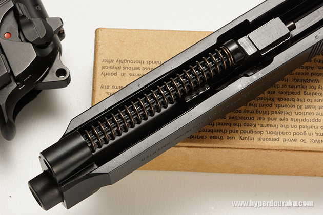 リコイルスプリング・ガイドも樹脂製