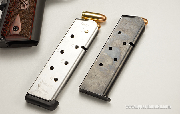 ミリタリー・マガジン（右）は論外だ。