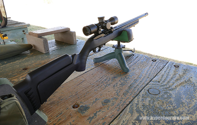 射撃場には大きな屋根がある