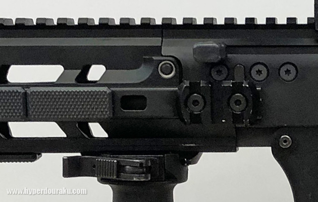 コッキングハンドル