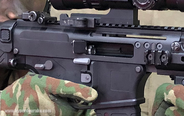 イジェクションポート