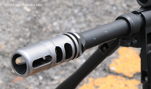 フラッシュハイダーとマズルブレーキの効果を持つ