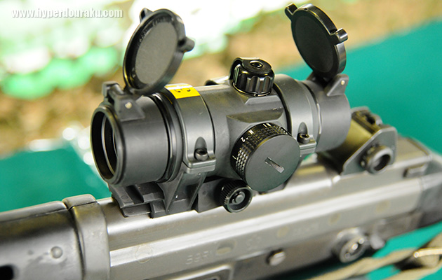 官給品のドットサイト