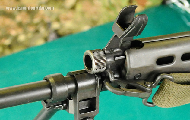 レギュレーターは中にセット