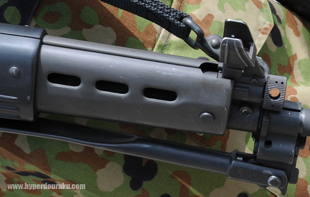 左右分割の2ピース構造