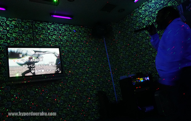 基地内のカラオケ