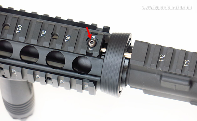 上面はネジで止められています