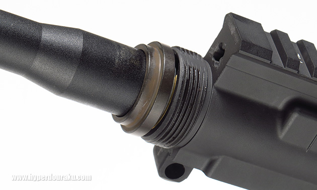 アウターバレルに通します