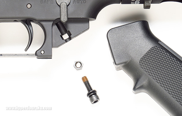 グリップ内のネジ１本で止まってます