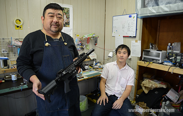お店の2階の作業場にて組み込み