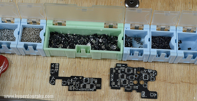 すべて手作業の半田付け