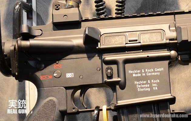 ポートカバーは金属製