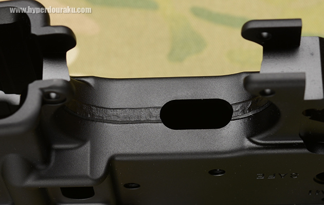 鋳造時の型を色濃く残した部分