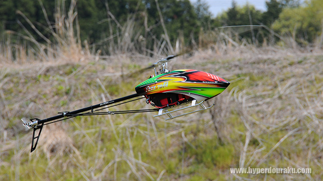 トンボの類の虫みたいな動き