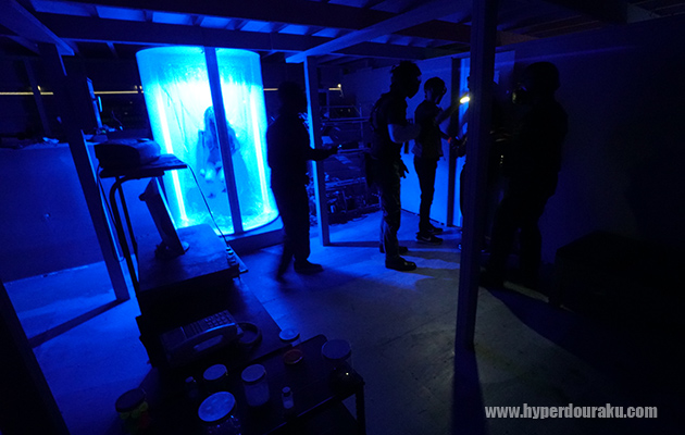 培養槽がある一室に閉じ込め