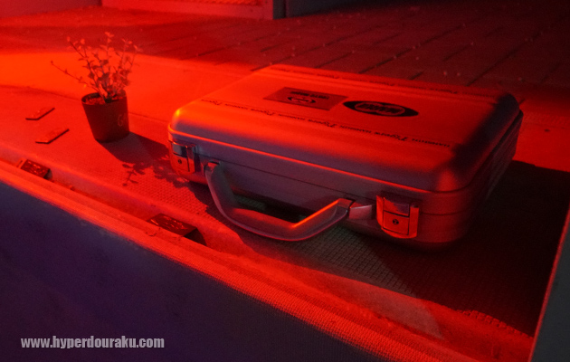 ワクチンの入ったアタッシュケース