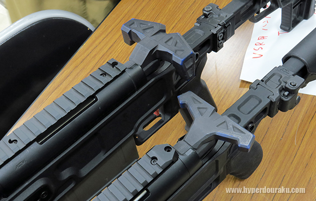 Mハンドル、手前がTハンドル